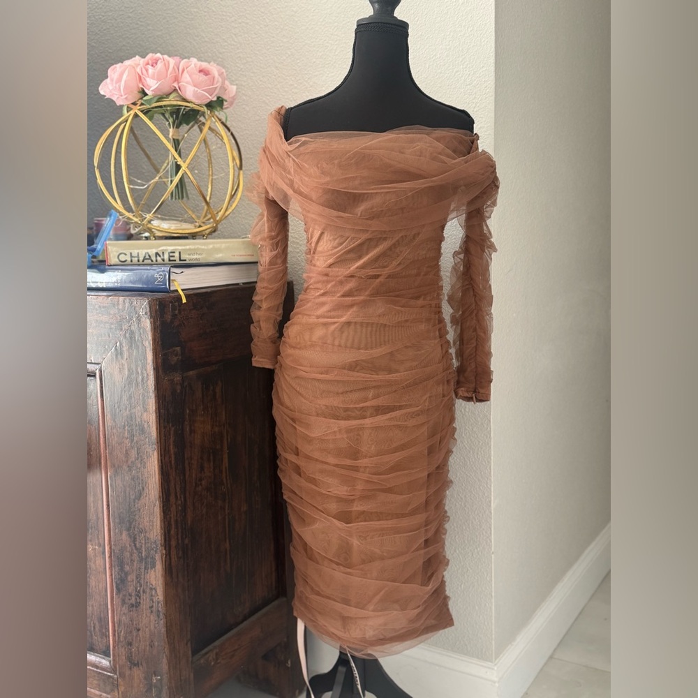 House of CB Elegant Brown Off-Shoulder Dress